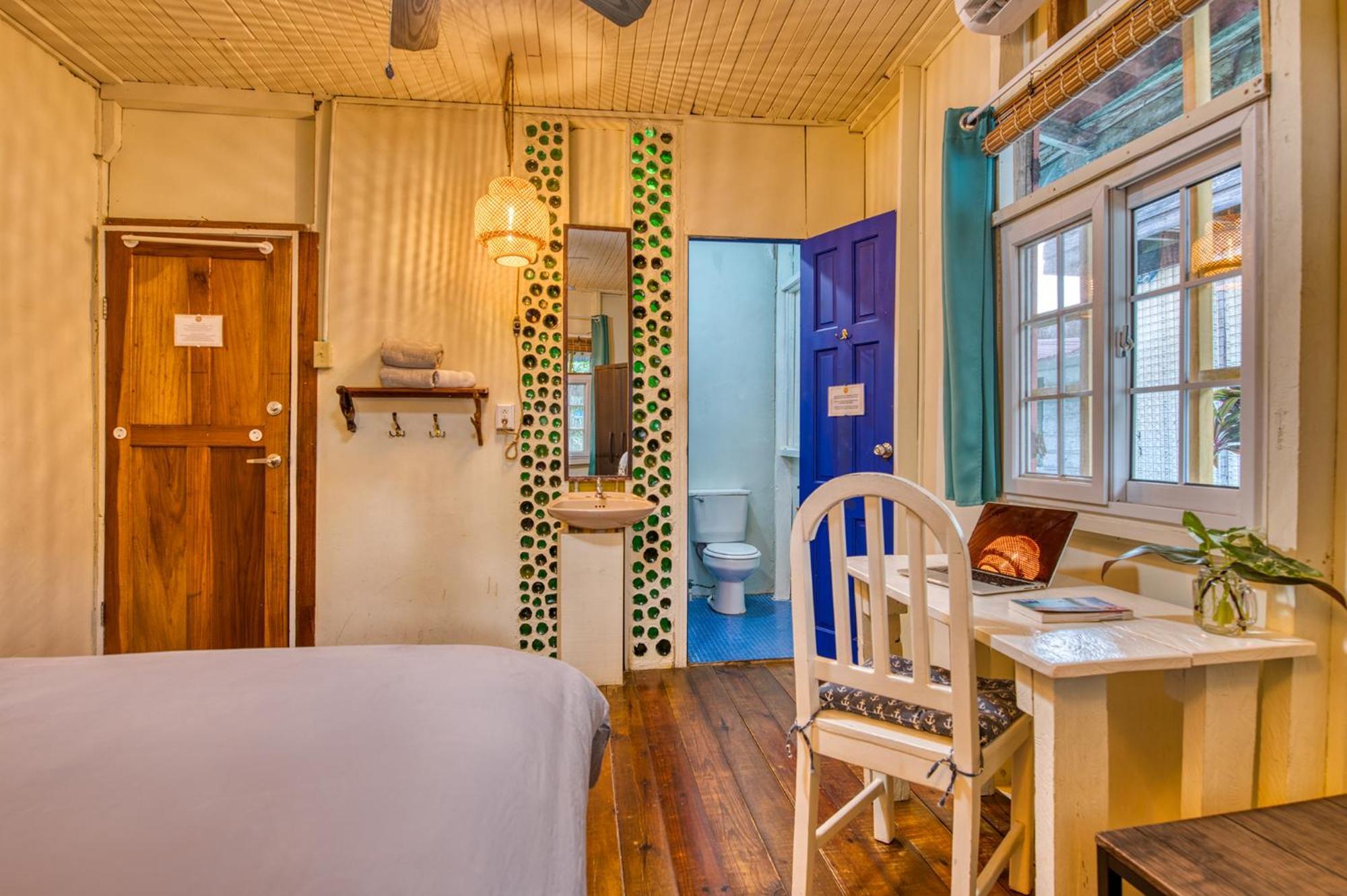 Saigon Bay Bed & Breakfast Bocas del Toro Exterior foto